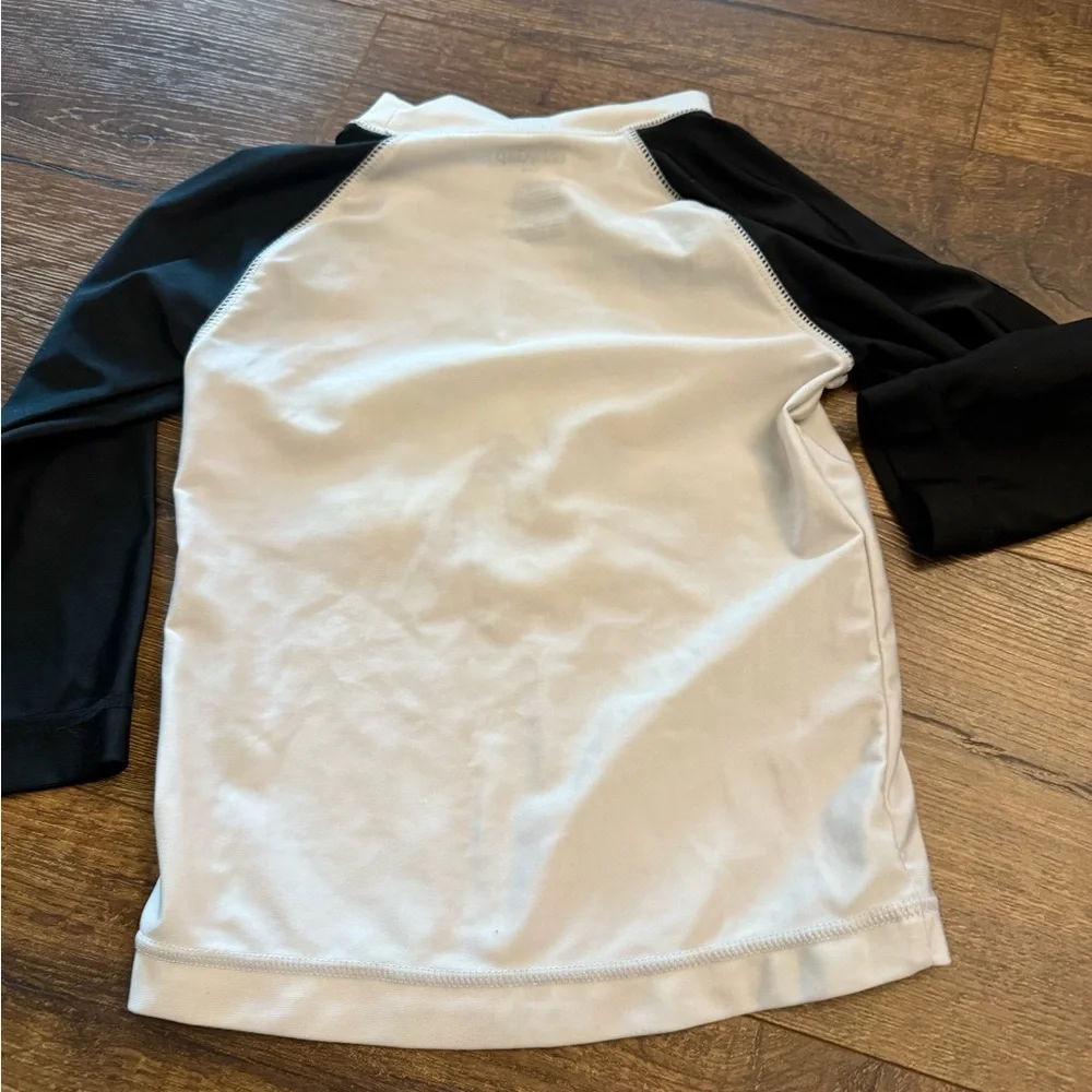 Baby GAP Black‎ and gray rashguard swim shirt pirate skull crossbones 2T